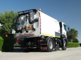 Araç_Üstü_Vakumlu_Yol_Süpürme_Makinesi_1