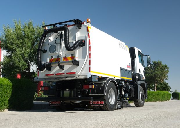 Araç_Üstü_Vakumlu_Yol_Süpürme_Makinesi_1