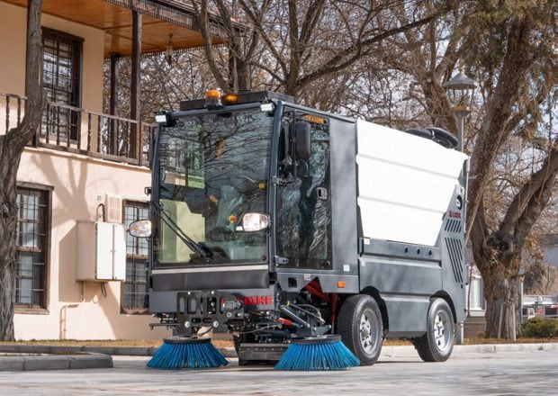 Kompakt Yol Süpürme Aracı