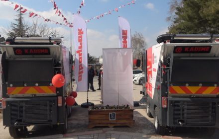 Kademe A.Ş. Pınarhisar Belediyesi için ürettiği yerli ve milli yol süpürme araçlarını teslim etti