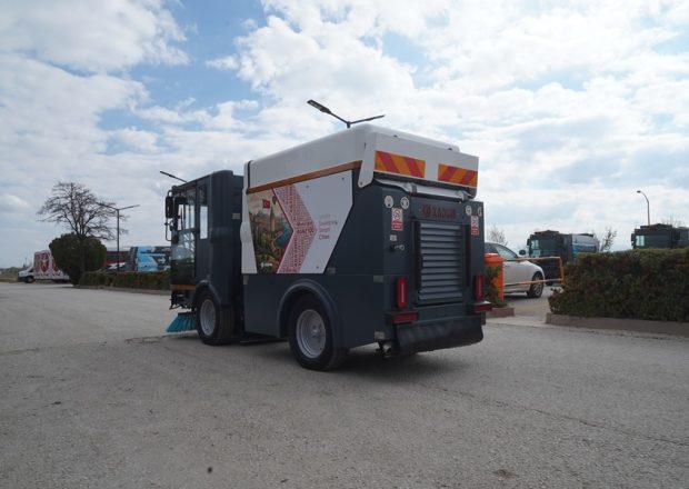 kademe-aga-3000-belden-kirmali-yol-supurme-makinesi-5