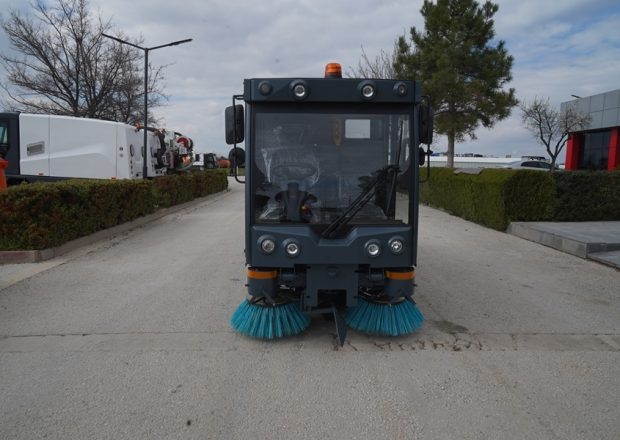 kademe-aga-3000-belden-kirmali-yol-supurme-makinesi-7